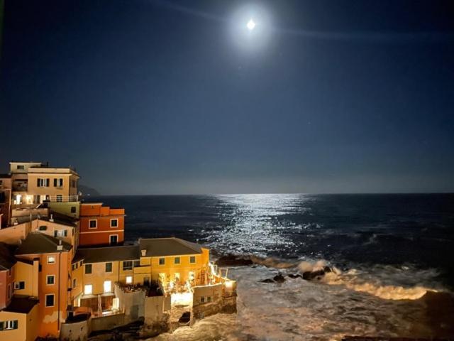 Апартаменты Moonlight In Boccadasse Генуя Экстерьер фото